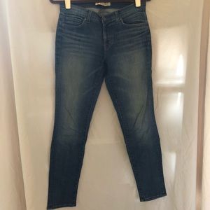 J BRAND Mid Rise Skinny Leg Jeans in Songbird